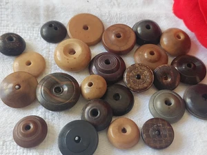 Lot 24 boutons anciens en corozo collection "sifflet" 1,2 à 1,9 cm ref 4898 - Picture 1 of 7