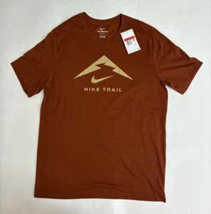 Camiseta para hombre Nike Trail Logo Dri-FIT marrón secoya talla grande FQ3914-245 - Imagen 1 de 4