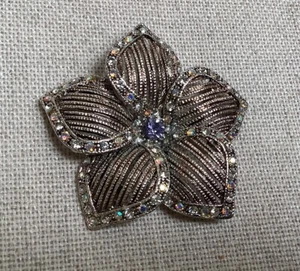 Silver Tone Mesh Style Rhinestones Purple Center Flower Petals Pin Brooch AAI - Picture 1 of 5