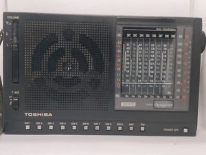 Toshiba RP F 11 radio krótkofalowe nie działa bez anteny bez tylnej pokrywy używane - Zdjęcie 1 z 8