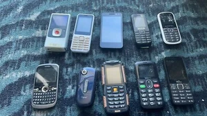 Job Lot 130 - 10x Untested Mixed Models Faulty Mobile Phones Spares Repairs - Imagen 1 de 2