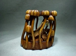 Netsuke "Otoño rodeado de setas" cuerno de ciervo, boj, ámbar, netske - Imagen 1 de 24