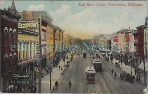 Kalamazoo Michigan MI - BIRDSEYE TROLLEY ON EAST MAIN STREET - Postal - Imagen 1 de 2