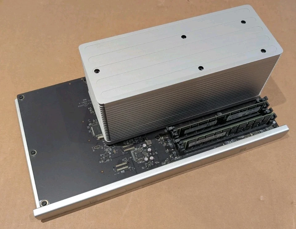 Mac Pro Quad Core 2.8 Xeon W3530 2010 16gb Ram CPU Tray - Image 1 of 4