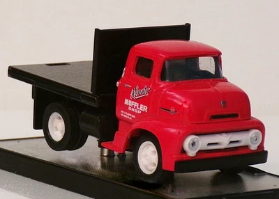 Ford COE 1956 12-17 Atlantic Muffer Shop... Autocamiones - Edición Premium. 1:64 Foto 1 de 4