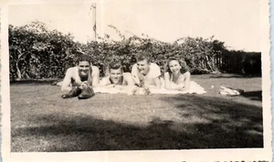 College Students Handsome Men & Pretty Woman Ice Cream Cones VTG Photo 1950s - Picture 1 of 2