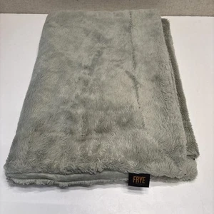 Frye Oversized Super Soft Faux Fur Throw Blanket 50x70 inches Green- Fast Shipp - Picture 1 of 5