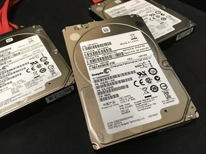 *LOTE DE 9* NETAPP 1.2TB 10K 6G 2.5" SAS ST1200MM0007 X425 SIRMN1T2A10 *FORMATO 520 - Imagen 1 de 5