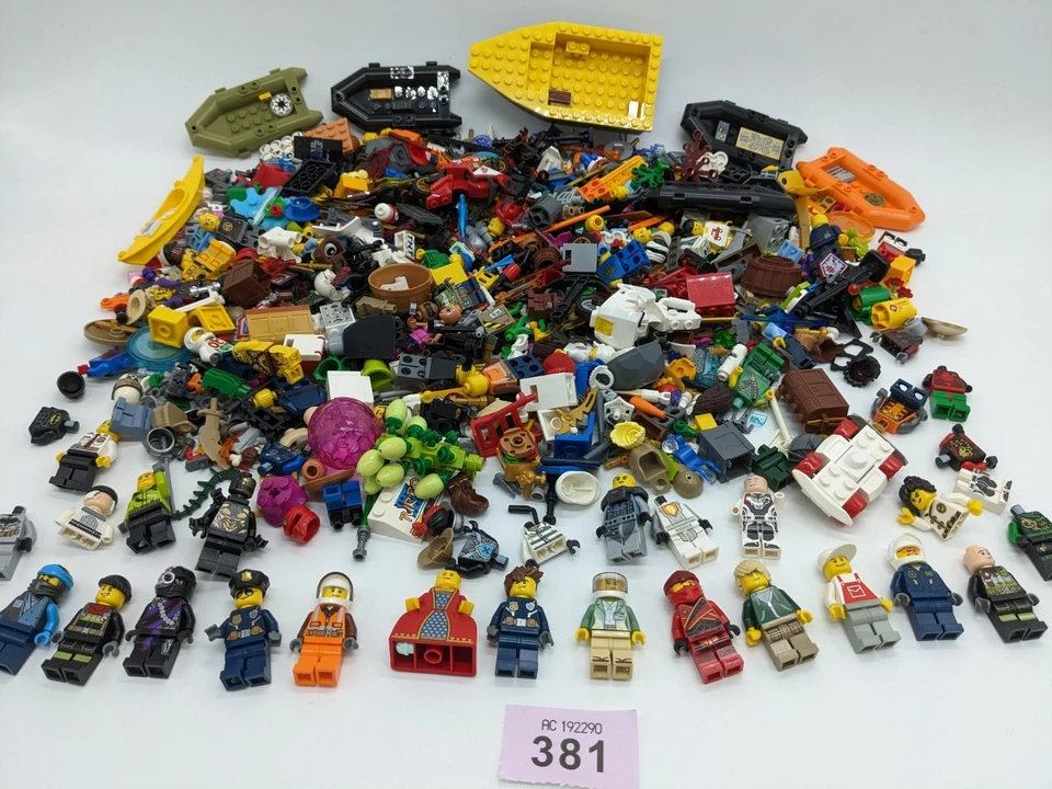 LEGO® HUGE MINIFIGURES BUNDLE 1KG+ MASSIVE AMOUNT GENUINE!! - Image 1 of 4