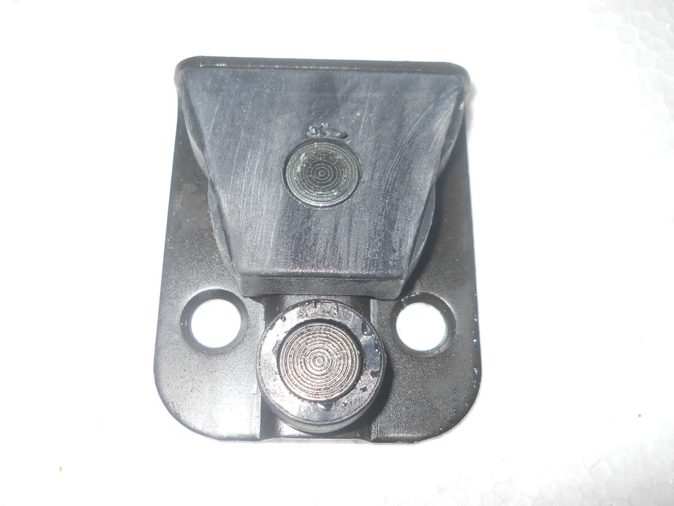 LAND ROVER FREELANDER TAILGATE WEDGE OEM CKT490010 2002 2005 Foto 1 de 3