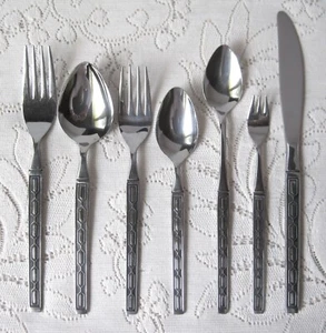 NORTHLAND ONEIDA Stainless Flatware MONTEZUMA 7 Piece Place Setting - Picture 1 of 4