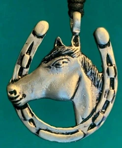Pferd Hengst silberfarben Zinn Cowboy Glück Rancher Halskette Anhänger Schmuck - Bild 1 von 2