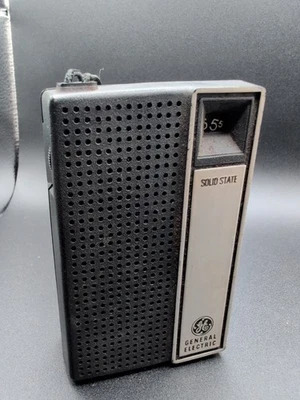 Radio de bolsillo con transistor AM de estado sólido General Electric GE (no probado) Foto 1 de 3