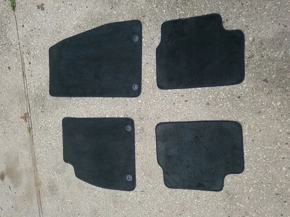 2012-2016 Buick Regal коврики с ковровым покрытием черный уголь OEM почти новый 22883042 - Изображение 1 из 4