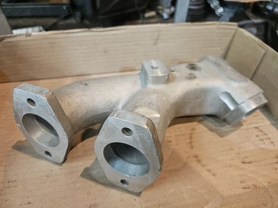 Entrada de carburador doble Edelbrock 8602 para Harley-Davidson Foto 1 de 4