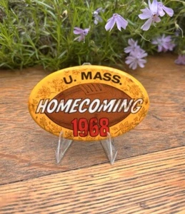 1968 University of Massachusetts (U MASS) Homecoming Pin - Picture 1 of 2