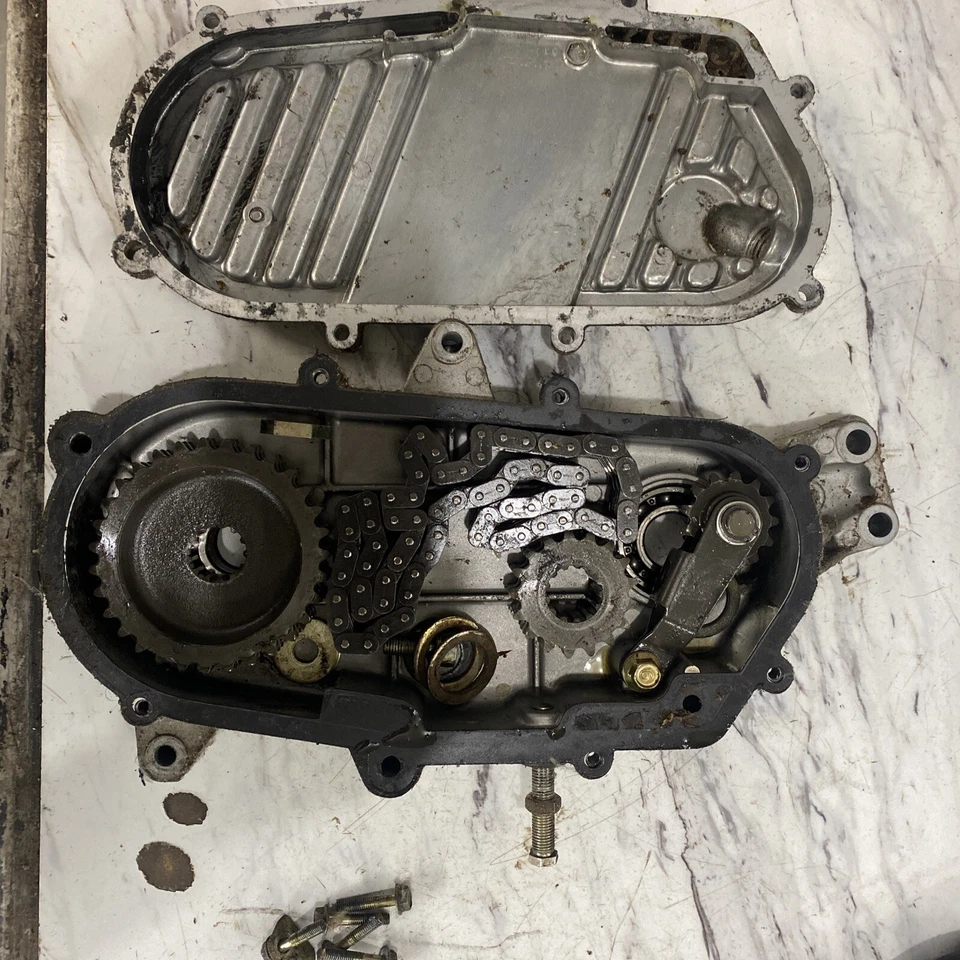 Yamaha Exciter 570 1988-1992 moto de nieve caja de cadena montaje bueno Foto 1 de 4