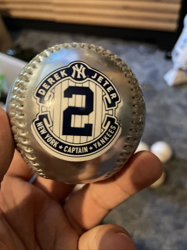 New York Yankees Derek Jeter 2014 retiro recuerdo béisbol pelota coleccionable Foto 1 de 1