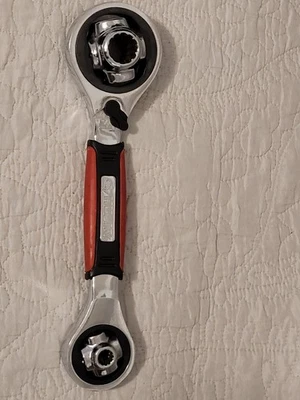 Husky 8 In 1 Swivel Head Reversible Ratcheting Multi Socket Tool Great Condition - Image 1 of 4