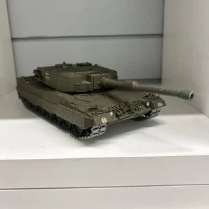 Minichamps Leopard 2 German Main Battle Tank  1:35 - Picture 1 of 8