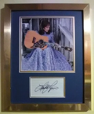 Loretta Lynn (1932 - 2022 ) / Autograph / Singer & Songwritter  / 11x14" Framed Cover