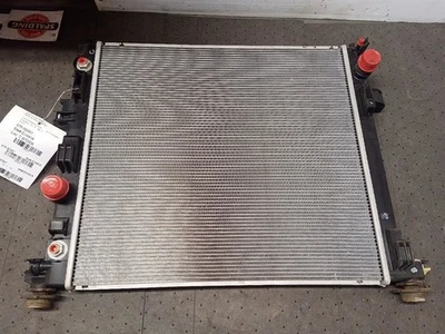 Radiador de Chevrolet Camaro 2017 3,6 L AT 10547440 Foto 1 de 4