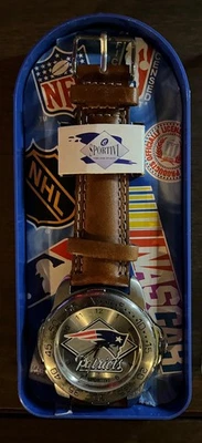Reloj de pulsera deportivo New England Patriots NFL con estuche banda marrón cara de metal Foto 1 de 4