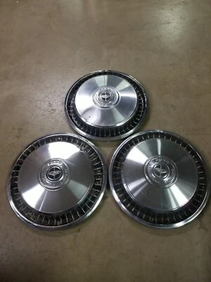 *Conjunto de 3* Capas de roda vintage 1976-1989 Ford F100 F150 15" calotas usadas - Imagem 1 de 4