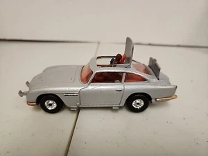 Vintage Corgi DB5 James Bond 007 Aston Martin Die Cast W/ Figures - Picture 1 of 9