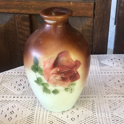 Jarrón antiguo Bud 6,5" pintado a mano vidrio de leche rosa roja en muy buena condición Foto 1 de 4