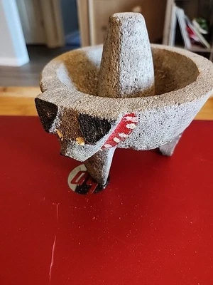 Mortero y mortero de cerdo de piedra de lava basalto mexicano Molcajete pintado a mano   Foto 1 de 4