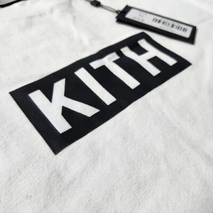 Kith Black on White Box Logo Tee Mens Size X-Small Very Rare 2017 - Picture 1 of 10