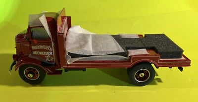 Camión de reparto GMC Budweiser 1938 Danbury como nuevo barriles lados de estaca 1:24 rojo Foto 1 de 4