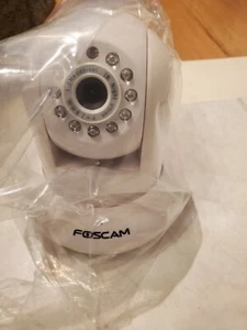 Foscam FI9821W V2 Megapixel HD 1280 x 720p H.264 Wireless/Wired Pan/Tilt IP - Picture 1 of 8