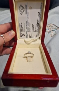 18 kt White gold diamond Solitaire Engagement ring - Picture 1 of 6