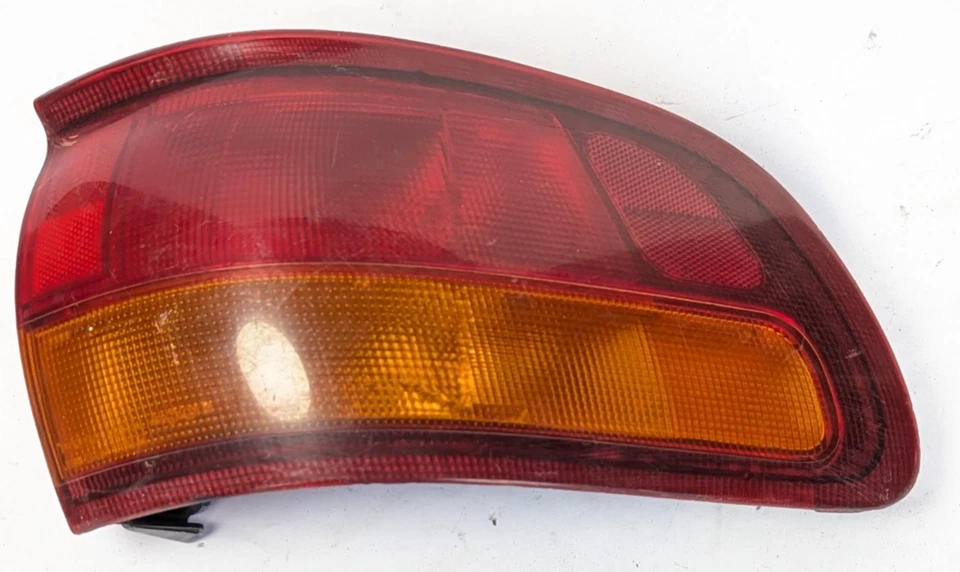 Lámpara de luz trasera lateral derecha Toyota Previa 1991-1997 derecha OEM de fábrica Foto 1 de 4