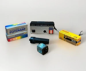 Fotocamera Kodak Pocket Instamatic 10 con pellicola e flash cubi e braccio - NON TESTATA - Foto 1 di 8