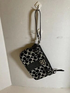 Coach Handgelenktasche klein schwarz C Logo. Gebraucht Top Zustand - Bild 1 von 7