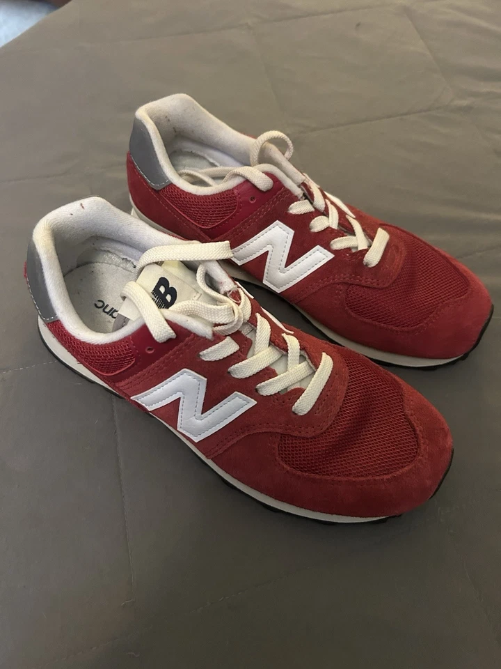 Zapatillas New Balance rojas con detalles blancos talla 5 niños Foto 1 de 1