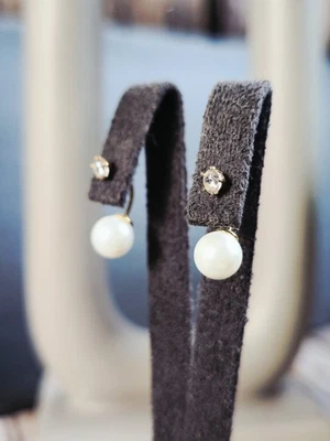 8ct (333) Yellow Gold Pearl Earrings with Cubic Zirconia and Push Clasp Elegant - Image 1 of 4