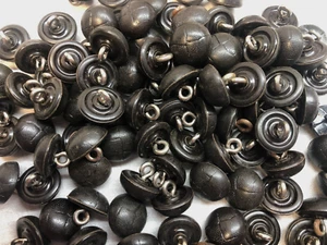 Gruppe von 100 Vintage schwarzen Lederknöpfen! Metallschlaufe Rücken - Bild 1 von 2