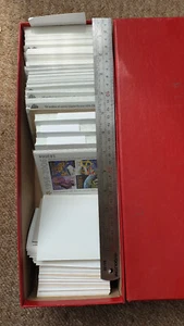 Worldwide Stamps: Red Box with Miniature Sheets (1000-1500) - Picture 1 of 6