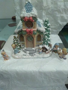Christmas village Holy Night Chapel Precious Moments - Picture 1 of 19