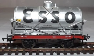 VAGÓN CISTERNA BACHMANN 37-680 14 TONELADAS CON RELLENO GRANDE - ESSO - Imagen 1 de 3