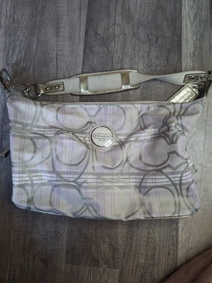 Bolso de mano/bolso de hombro COACH Signature Hobo a cuadros dorado metálico F17209 Foto 1 de 4