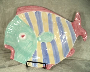 Piatto da portata a forma di pesce in ceramica lucida colorata dipinto a mano La Musa - Foto 1 di 12