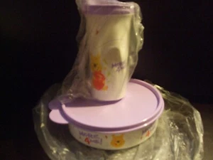 Tupperware Winnie the Pooh Mahlzeit Set Glockenbecher gewölbt Schluck Deckel & Schüssel - Bild 1 von 2
