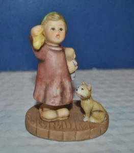 Sujetador de colección Goebel Berta HUMMEL 2002 MEDIAS COLGADAS CON CUIDADO 42/P niña gato Navidad 3" - Imagen 1 de 5