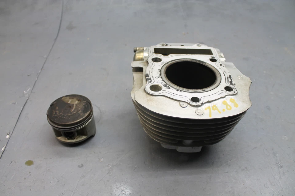 1986 YAMAHA VIRAGO 700 ENGINE MOTOR  FRONT PISTON CYLINDERS BLOCK JUG - Image 1 of 4