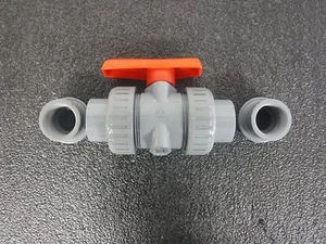 NEW CPVC Ball Valve Union Socket/FNPT 1-1/4 In (P) - Picture 1 of 5